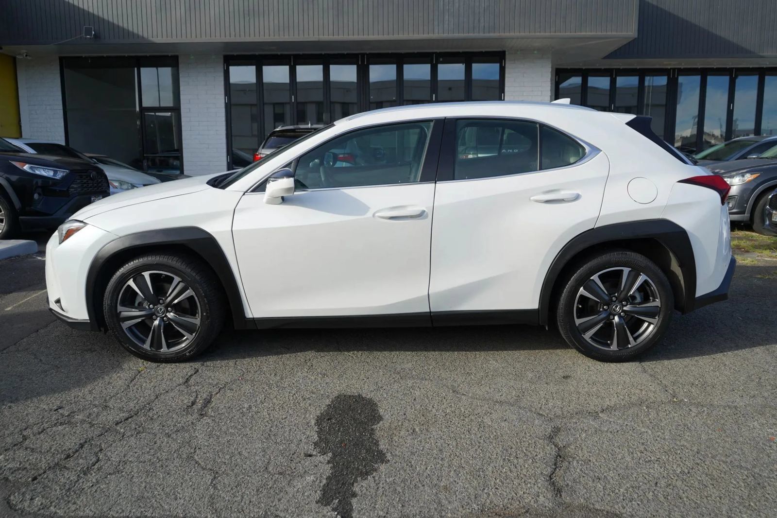 Used 2019 Lexus UX 200 FWD image 2
