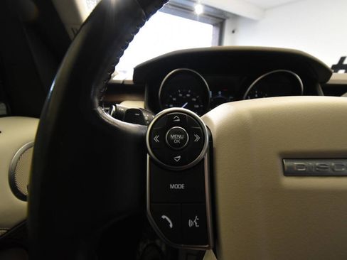 Used 2017 Land Rover Discovery HSE Luxury image 28