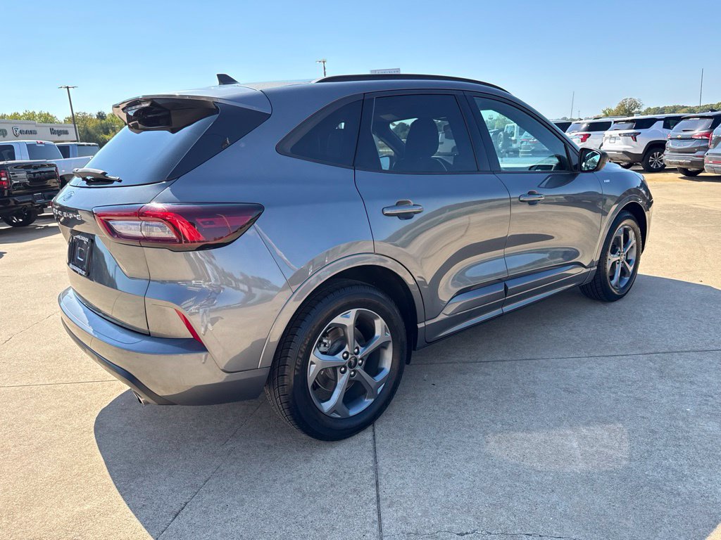Used 2023 Ford Escape ST-Line FWD image 4