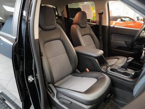 Used 2022 Chevrolet Colorado Z71 w/ Safety Package image 22