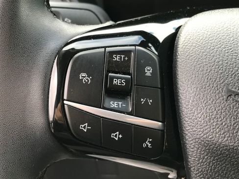 Used 2023 Ford Escape SE image 32