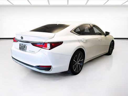 Used 2025 Lexus ES 300h w/ Premium Package FWD image 4