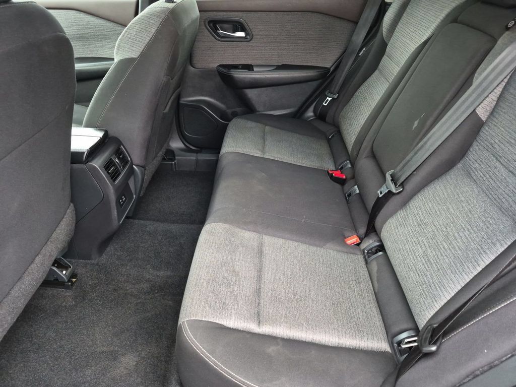 Used 2023 Nissan Rogue SV AWD/4WD image 29