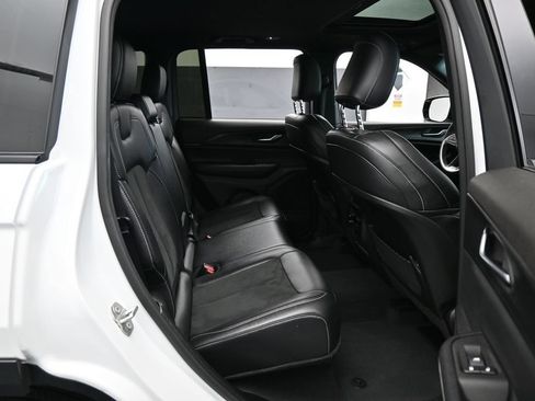 Used 2024 Jeep Grand Cherokee Altitude RWD image 36