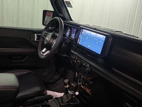 Used 2024 Jeep Wrangler Unlimited Sahara w/ Technology Group image 13