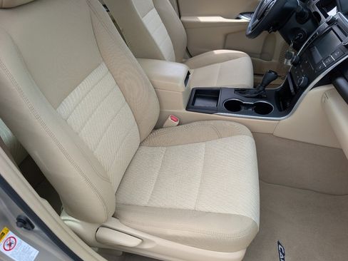 Used 2015 Toyota Camry LE FWD image 8
