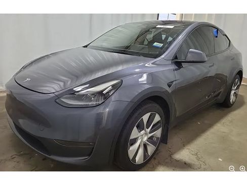 Used 2023 Tesla Model Y Long Range AWD/4WD image 1