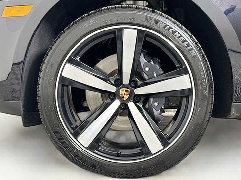 Certified 2025 Porsche Macan image 33