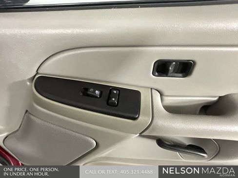 Used 2005 Chevrolet Avalanche LS w/ Onstar Plus Package AWD/4WD image 21