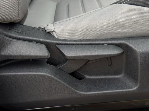 Used 2025 Toyota Tacoma TRD Sport AWD/4WD image 30