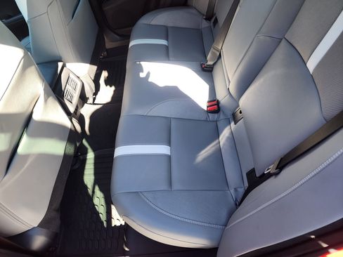 Used 2025 Toyota Camry SE image 12