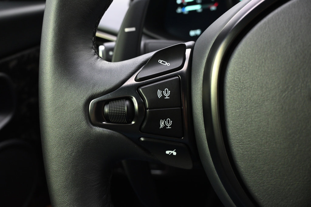 Used 2023 Aston Martin DBS Coupe RWD image 40