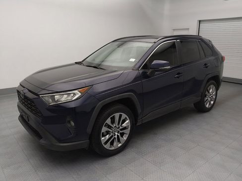 Used 2019 Toyota RAV4 XLE Premium FWD image 2
