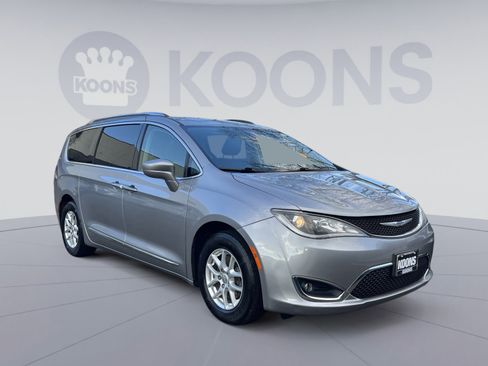 Used 2020 Chrysler Pacifica Touring-L image 1