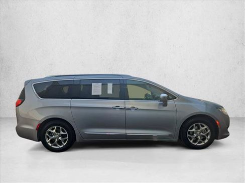 Used 2019 Chrysler Pacifica Limited FWD image 4