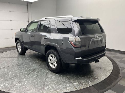 Used 2018 Toyota 4Runner SR5 Premium AWD/4WD image 2