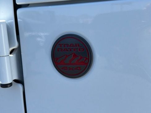 Used 2024 Jeep Wrangler Unlimited Rubicon AWD/4WD image 15