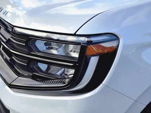 Used 2025 Ford Expedition Active image 9