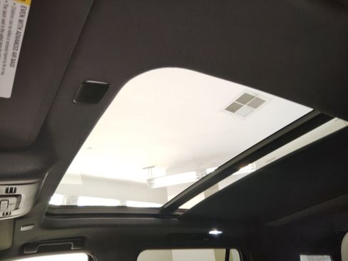 Used 2024 Chevrolet Tahoe LT w/ Luxury Package image 16