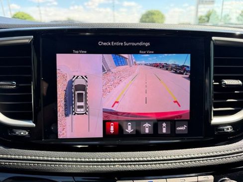 Used 2026 Chrysler Pacifica Select AWD/4WD image 23