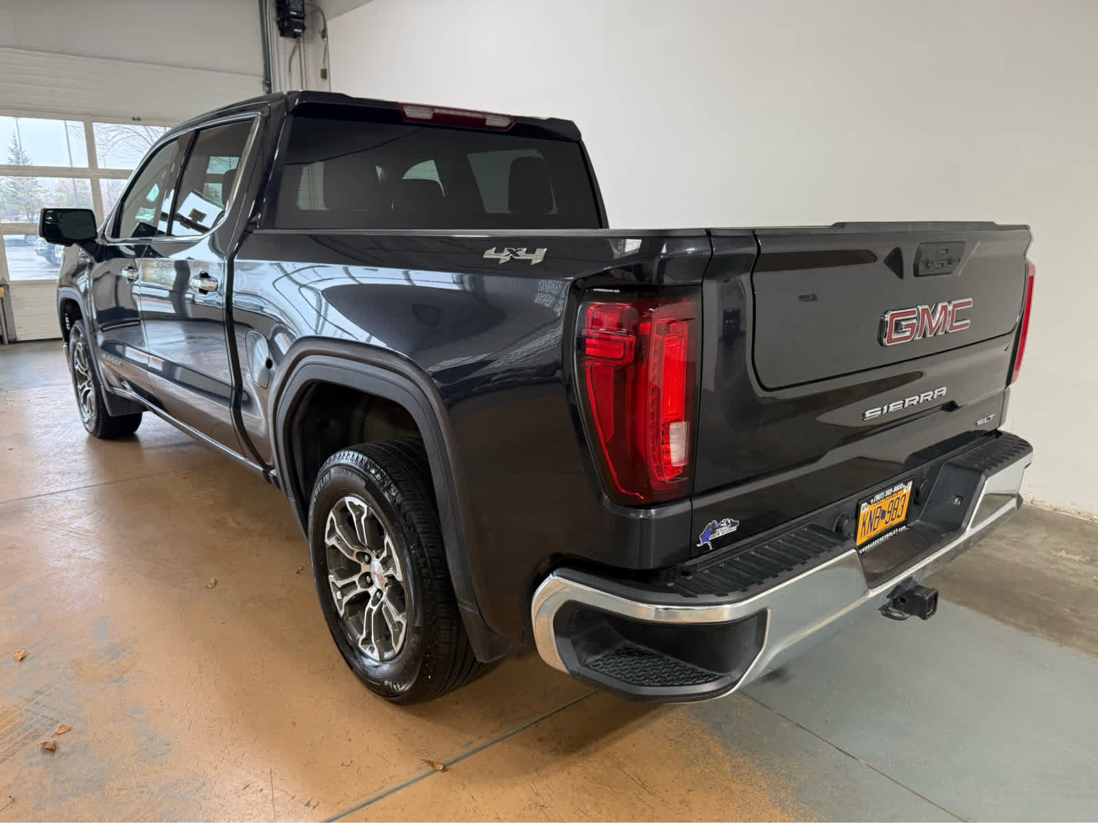 Used 2025 GMC Sierra 1500 SLT AWD/4WD image 3