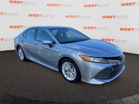 Used 2019 Toyota Camry XLE image 7