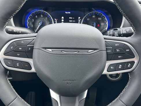New 2027 Chrysler Pacifica Select FWD image 11