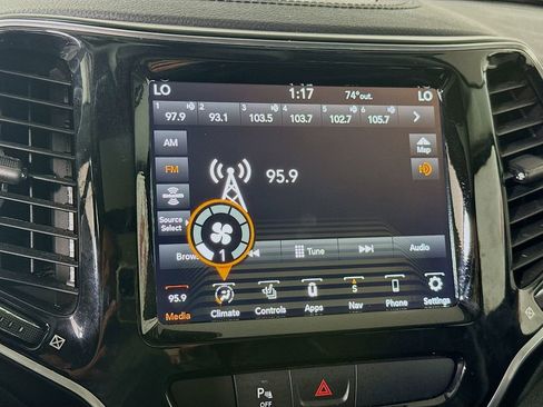 Used 2020 Jeep Cherokee Limited AWD/4WD image 8