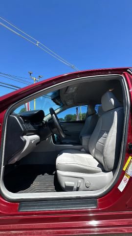 Used 2017 Toyota Camry XLE FWD image 11
