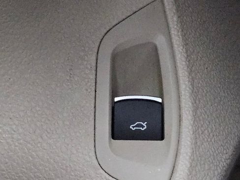 Used 2012 Volkswagen Passat 2.5 SE FWD image 19