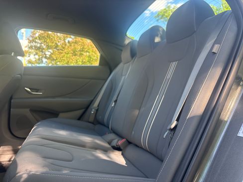 Certified 2025 Hyundai Elantra Hybrid FWD image 13