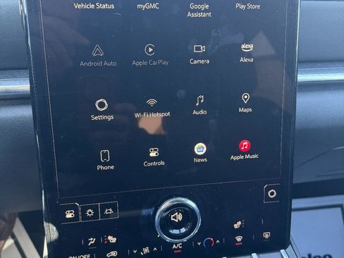 Used 2025 GMC Terrain Elevation w/ Technology Package II image 12