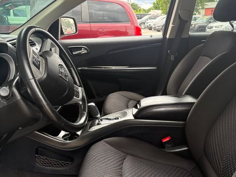Used 2020 Dodge Journey SE w/ SE Popular Equipment Group FWD image 7