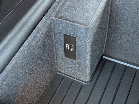 Used 2023 BMW 530i 530i w/ Premium Package image 31