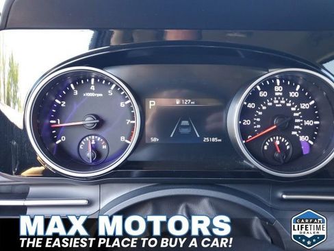 Used 2024 Kia Carnival EX FWD image 21