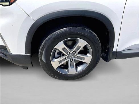 Used 2025 Honda Pilot EX-L image 10