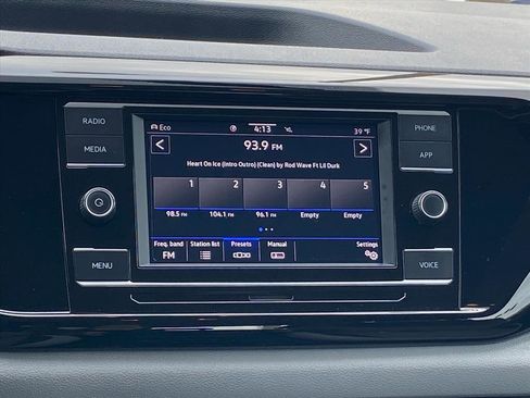 Certified 2022 Volkswagen Taos S image 9