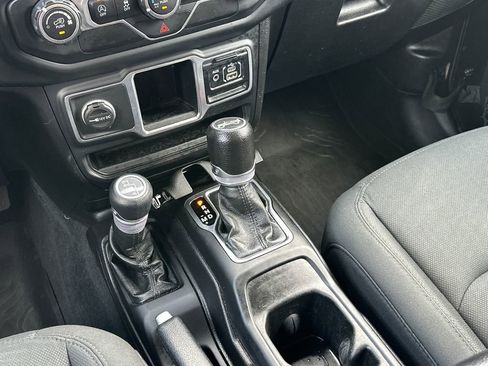 Used 2018 Jeep Wrangler Unlimited Sport image 19