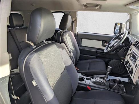 Used 2014 Toyota FJ Cruiser 4WD image 17