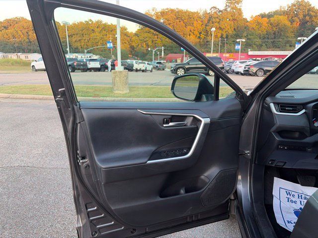 Used 2024 Toyota RAV4 XSE AWD/4WD image 16