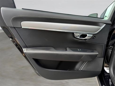 Used 2020 Volvo S90 T6 R-Design image 32