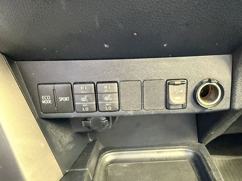 Used 2018 Toyota RAV4 Limited w/ Protection Package image 15