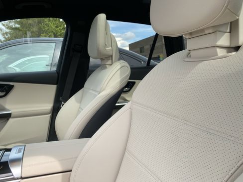 Used 2025 Mercedes-Benz GLC 300 4MATIC image 20