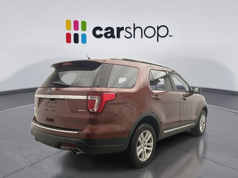 Used 2018 Ford Explorer XLT w/ Equipment Group 201A image 4