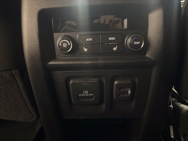 Used 2023 Chevrolet Traverse Premier FWD image 32