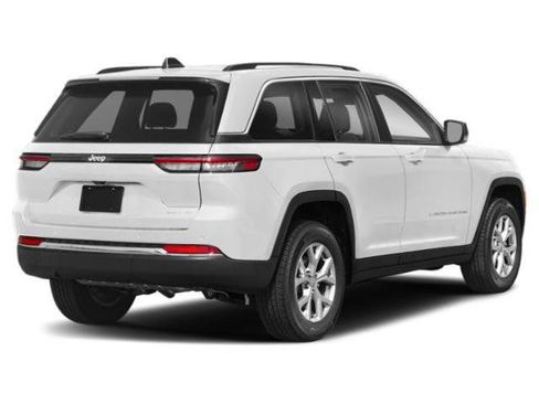 Used 2023 Jeep Grand Cherokee Altitude RWD image 2