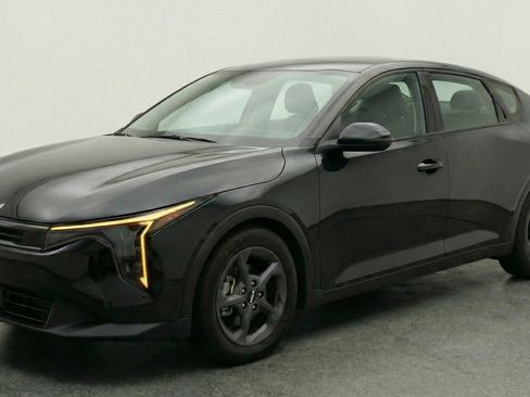 Used 2025 Kia K4 LXS image 3