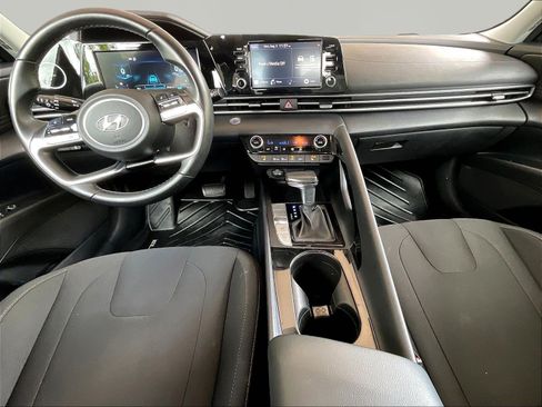 Used 2022 Hyundai Elantra SEL w/ Convenience + Premium Package FWD image 7