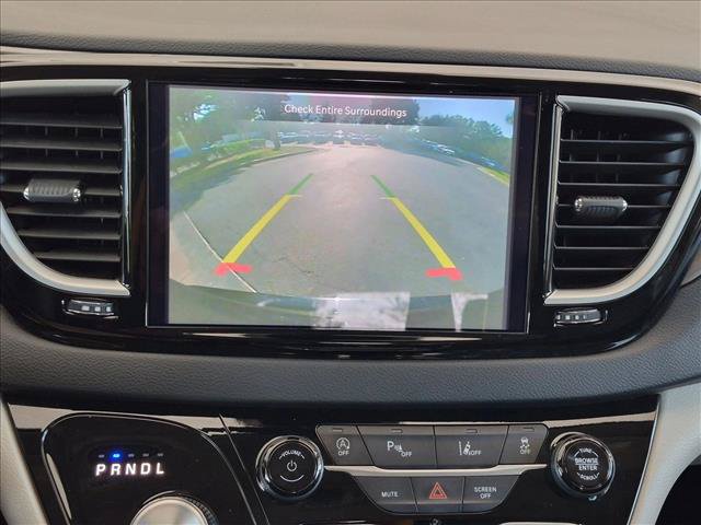 Used 2024 Chrysler Pacifica Touring-L FWD image 14