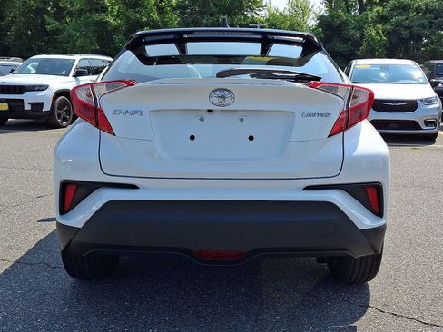 Used 2019 Toyota C-HR Limited FWD image 5